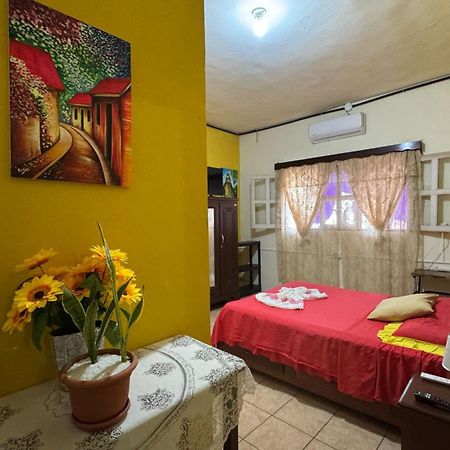 Casa Maya Itza Flores Bagian luar foto