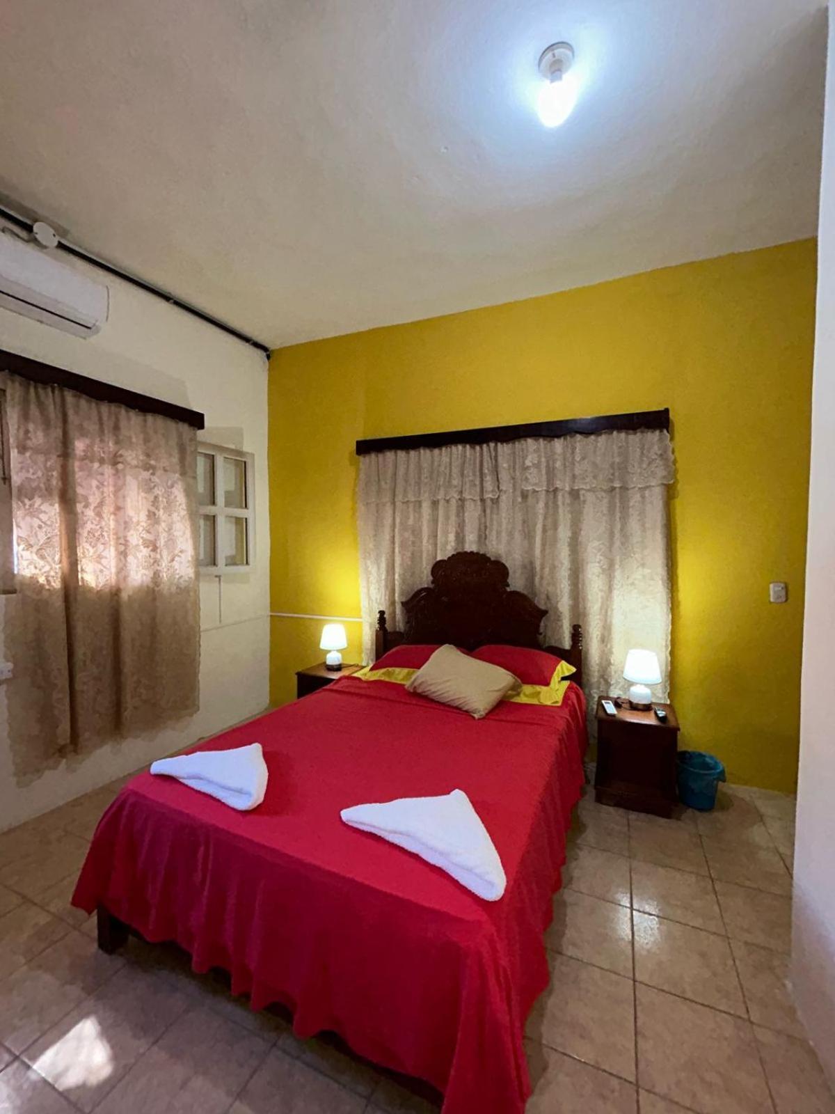 Casa Maya Itza Flores Bagian luar foto