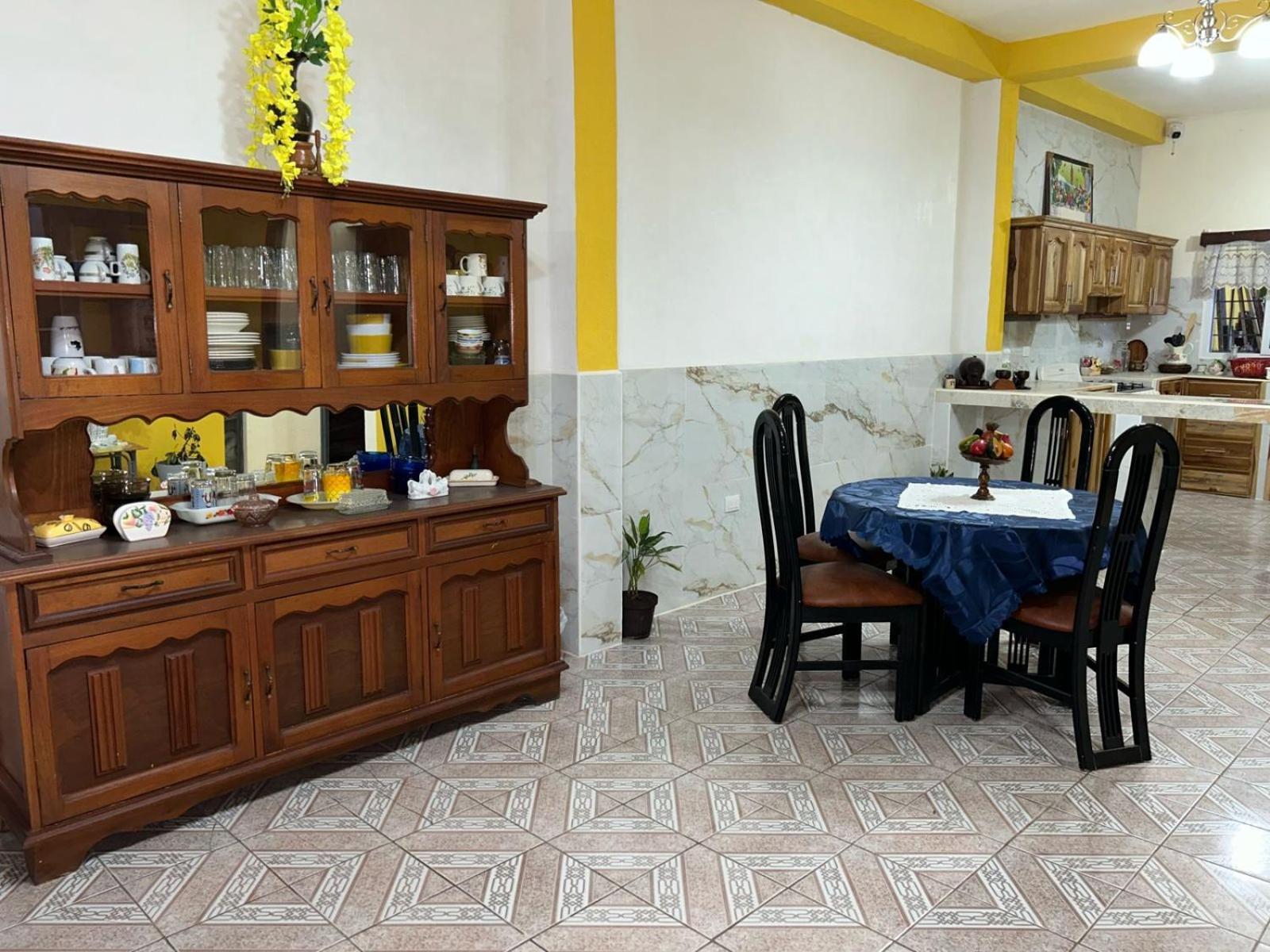 Casa Maya Itza Flores Bagian luar foto