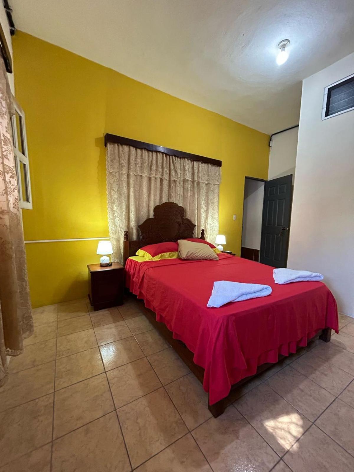 Casa Maya Itza Flores Bagian luar foto