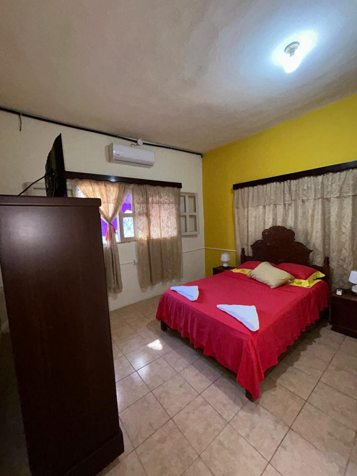 Casa Maya Itza Flores Bagian luar foto