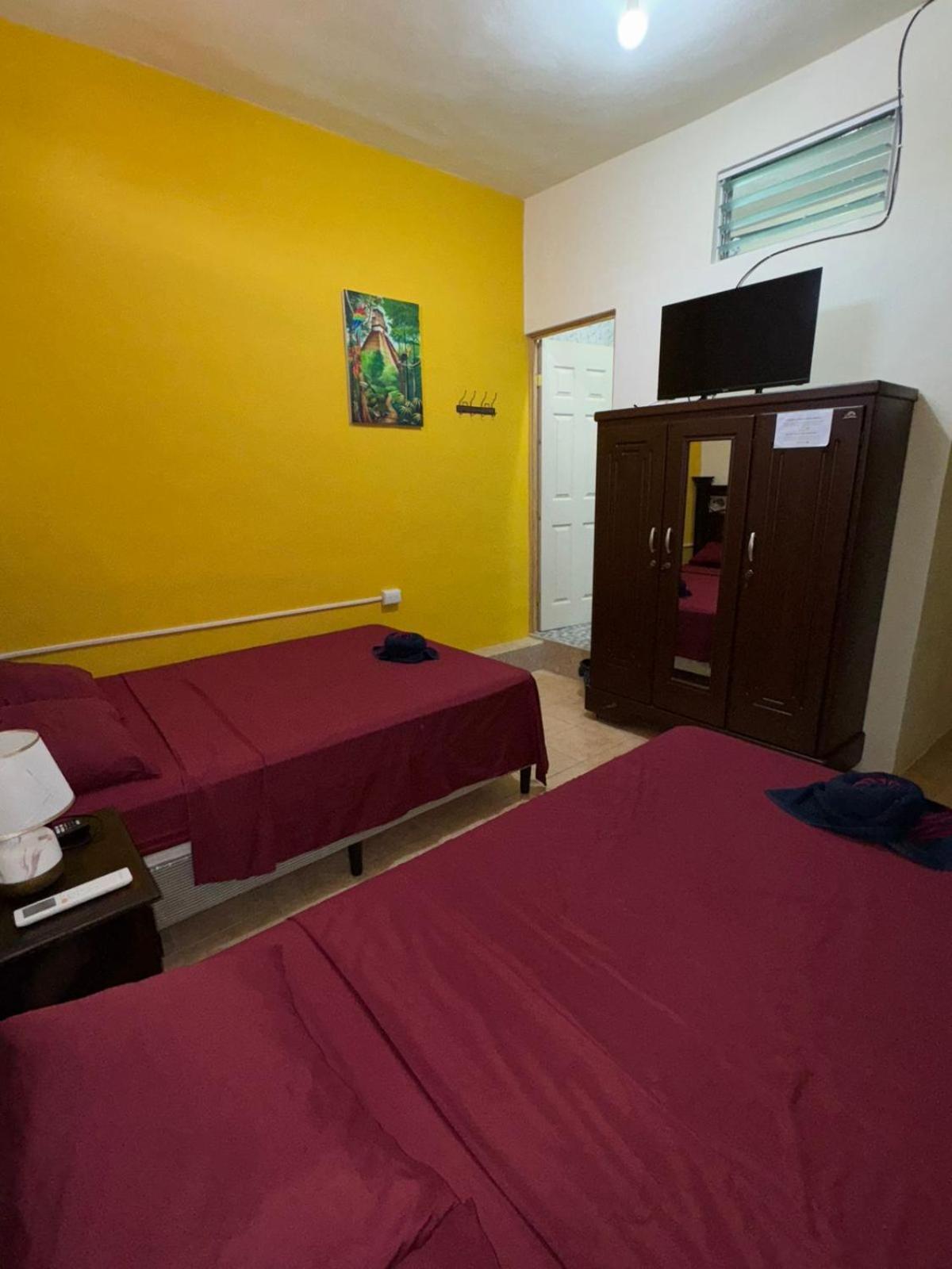 Casa Maya Itza Flores Bagian luar foto