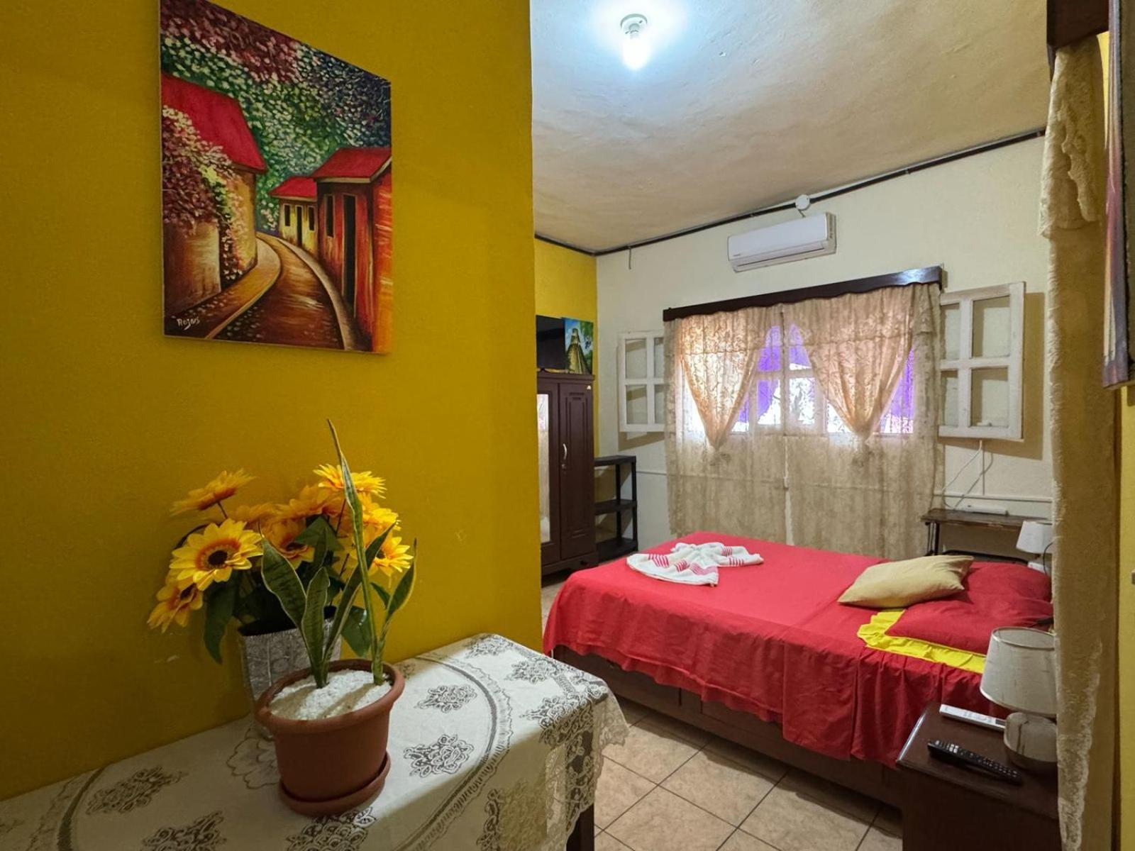 Casa Maya Itza Flores Bagian luar foto